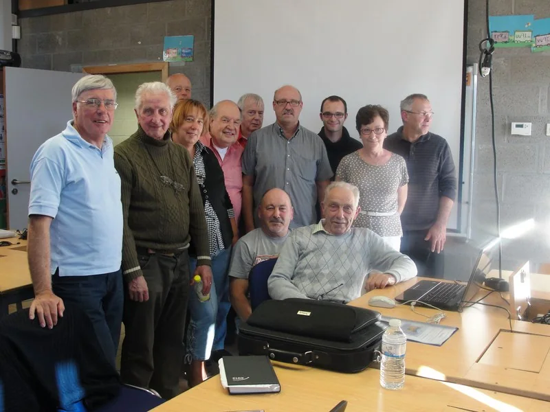 Photo de groupe de l atelier Retouche et correction de la photo numerique 2013 a l EPN de Seilles