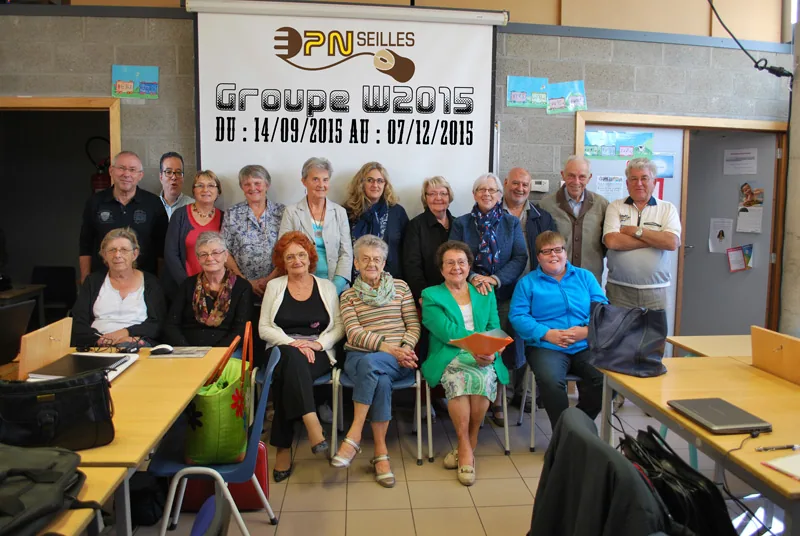 Photo de groupe de la formation Inclusion Numérique des Seniors - Groupe W2015 à l’EPN de Seilles