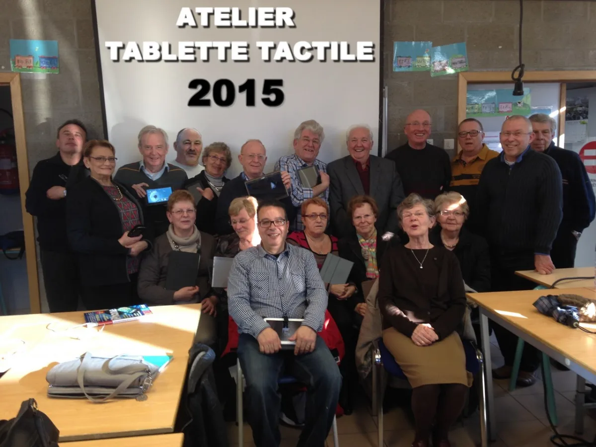Photo de groupe de la 2e session – Votre tablette et vous ! à l'EPN de Seilles, 2015